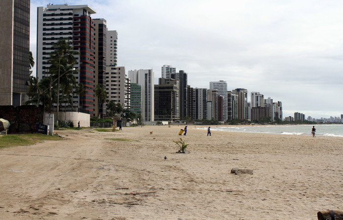 Engorda da praia de Jaboat&atilde;o completou cinco anos e garantiu uma faixa de areia. Foto: Julio Jacobina/DP/