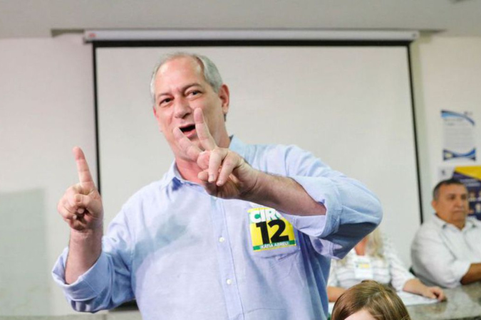 O candidato do PDT &agrave; Presid&ecirc;ncia, Ciro Gomes, registrou h&aacute; pouco seu voto na capital do Cear&aacute;.
Foto: Reprodu&ccedil;&atilde;o/Ag&ecirc;ncia Brasil./O candidato do PDT &agrave; Presid&ecirc;ncia, Ciro Gomes, registrou h&aacute; pouco seu voto na capital do Cear&aacute;.
Foto: Reprodu&ccedil;&atilde;o/Ag&ecirc;ncia Brasil.