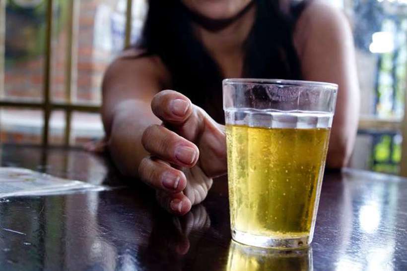 No caso dos jovens entre 10 e 24 anos, 7,4% das mortes e deficiências são atribuídas ao álcool. Foto: Marcos Santos/USP Imagens/