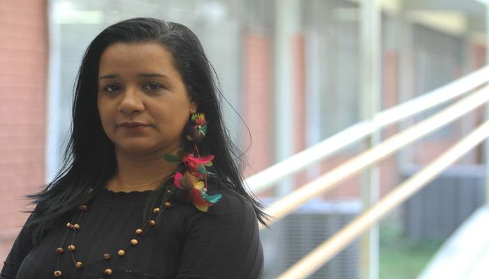 A professora Josivânia Freitas, teve sua filha como alvo de discriminação por parte de um garoto defensor de Bolsonaro. Foto: Nando Chiappetta/DP/ A professora Josivânia Freitas, teve sua filha como alvo de discriminação por parte de um garoto defensor de Bolsonaro. Foto: Nando Chiappetta/DP/