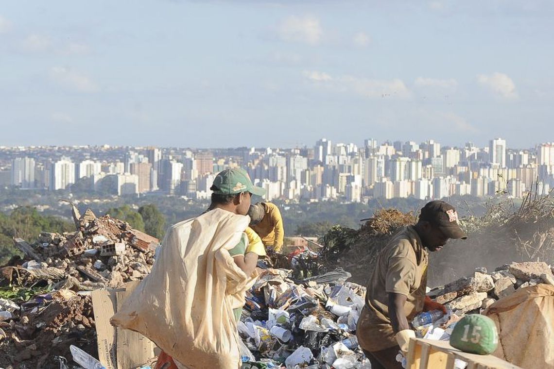 Pelo segundo ano consecutivo, houve aumento na quantidade de resíduos direcionados para lixões no Brasil (Foto: Wilson Dias/Agência Brasil)/