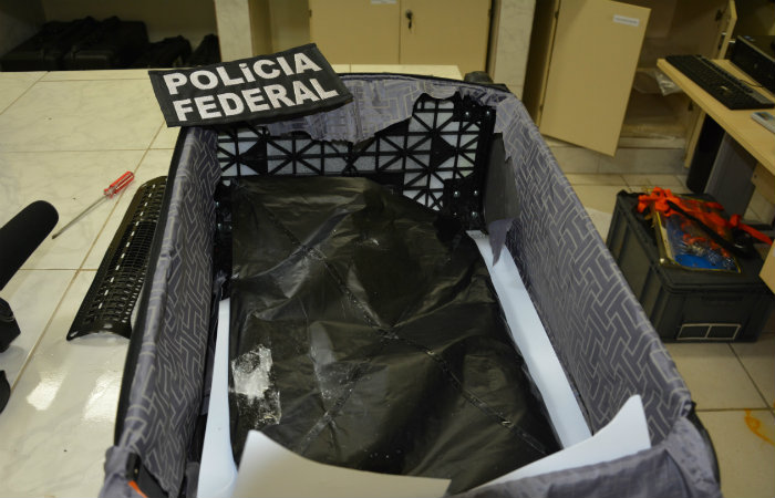 Mala estava com um fundo falso. Foto: PF/Divulgação/ Mala estava com um fundo falso. Foto: PF/Divulgação/