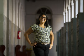 A professora de química Maeli Ramos acredita que laços com os alunos se estreitam. Foto: Léo Malafaia/Esp. DP.