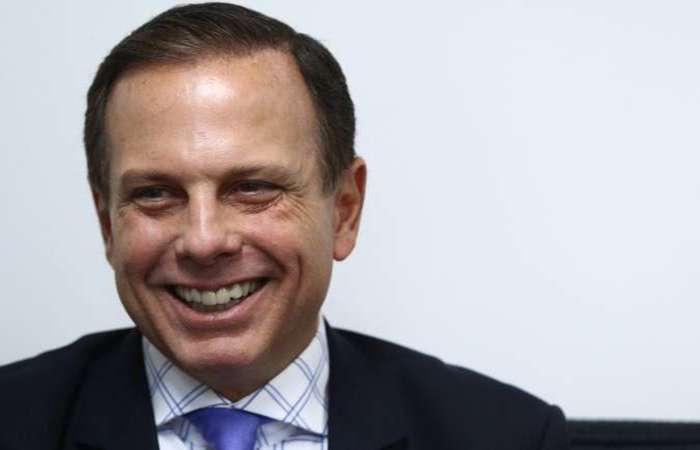 O candidato do usou sua conta no Twitter para divulgar um pronunciamento, ao lado da esposa, repudiando e chamando de grotesca a grava&ccedil;&atilde;o envolvendo seu nome
(foto: Luis Nova/Esp. CB/D.A Press)/