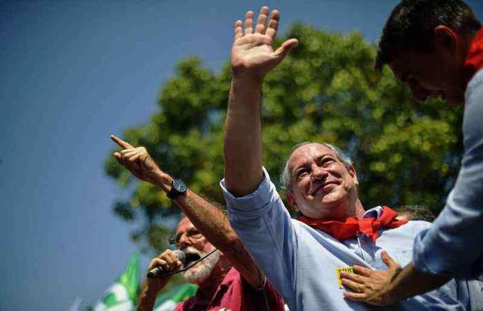 Ciro Gomes teve cerca de 13 milhões de votos no primeiro turno: tentativa petista de diminuir rejeição
(foto: Carl de Souza/AFP)/ Ciro Gomes teve cerca de 13 milhões de votos no primeiro turno: tentativa petista de diminuir rejeição
(foto: Carl de Souza/AFP)/