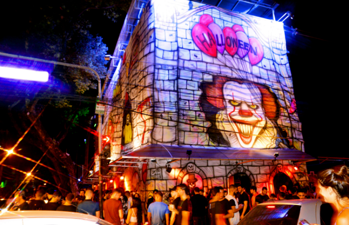 O Clube Metrópole promove a 17ª edição do seu tradicional Halloween sob o tema A Era das Bruxas. Foto: Clube Metrópole/Divulgação/ O Clube Metrópole promove a 17ª edição do seu tradicional Halloween sob o tema A Era das Bruxas. Foto: Clube Metrópole/Divulgação/