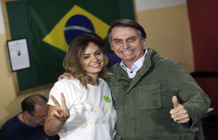 Bolsonaro votou acompanhado de sua esposa Michele. Foto: RICARDO MORAES / POOL / AFP/ Bolsonaro votou acompanhado de sua esposa Michele. Foto: RICARDO MORAES / POOL / AFP/