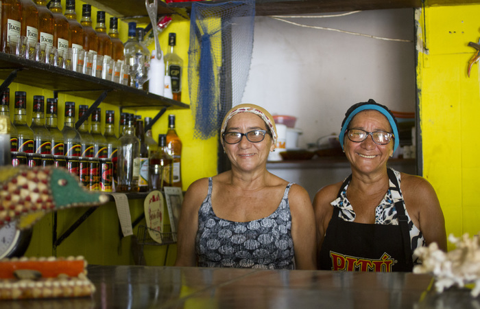 Célia Silva e Celly Silva, comerciantes da localidade. Foto: Leo Malafaia/Esp.DP