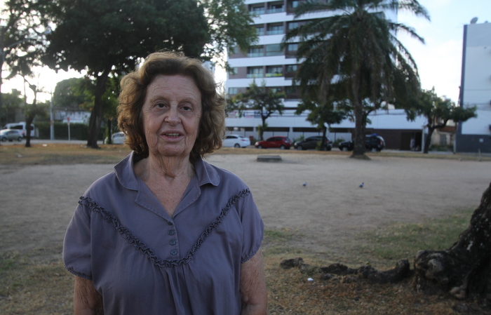 Aposentada Maria Glauce Borges, 82 anos,  quer mais comércio e serviços. Foto: Nando Chiappetta / DP