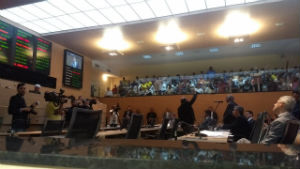 Motoristas de aplicativos e taxistas acompanharam votação. Foto: Rosália Vasconcelos/DP.