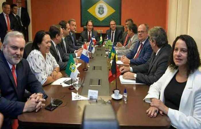 Governadores em Bras&iacute;lia: pedido de retomada urgente de obras federais para crescimento e gera&ccedil;&atilde;o de empregos
(foto: Marcos Brand&atilde;o/Divulga&ccedil;&atilde;o )/
