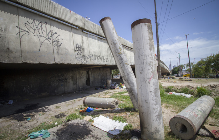 Um dos viadutos mais importantes do Recife, Capitão Temudo também necessita de atenção em seu entorno. Foto: Leo Malafaia/Esp. DP. FOTO/ Um dos viadutos mais importantes do Recife, Capitão Temudo também necessita de atenção em seu entorno. Foto: Leo Malafaia/Esp. DP. FOTO/