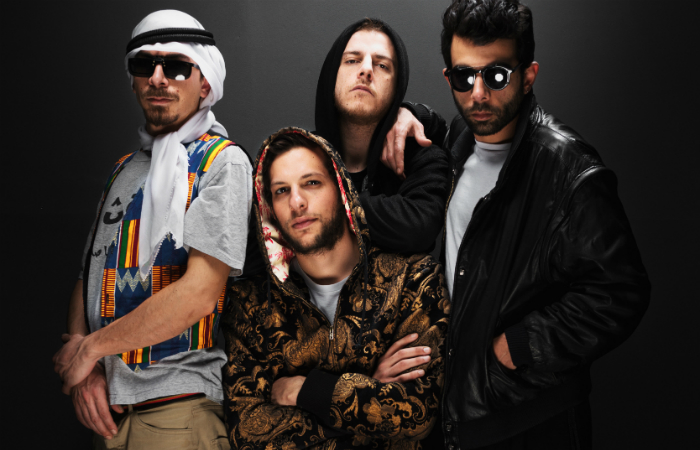 Banda &eacute; formada por Z the People (sintetizadores), El Far3i (darouka), Walaa Sbeit (percuss&atilde;o) e El Jehaz (guitarra)./Foto: 47Soul/Divulga&ccedil;&atilde;o