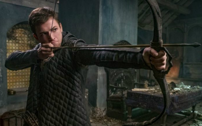 A história do ladrão que rouba dos ricos para dar aos pobres ganhou nova versão pelas mãos do diretor Otto Bathurst. Foto: Paris Filmes/Divulgação/ A história do ladrão que rouba dos ricos para dar aos pobres ganhou nova versão pelas mãos do diretor Otto Bathurst. Foto: Paris Filmes/Divulgação/