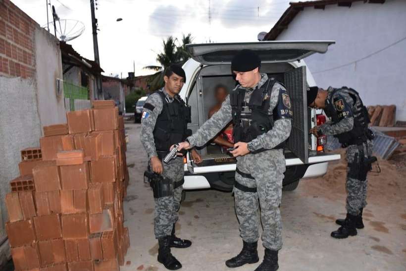 Armas, munição, celulares e anotações dos criminosas foram apreendidos. Foto: Divulgação MPAL/