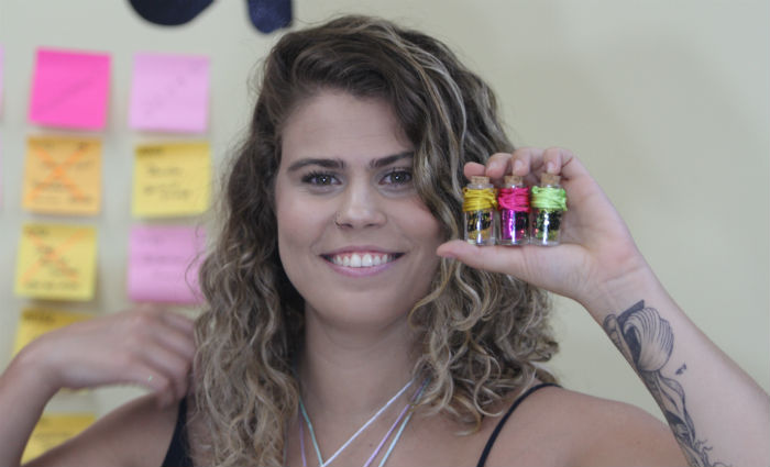 Produção para o Carnaval já começou e deve chegar a 25 mil itens disponibilizados. Foto: Nando Chiappetta/DP FOTO/
