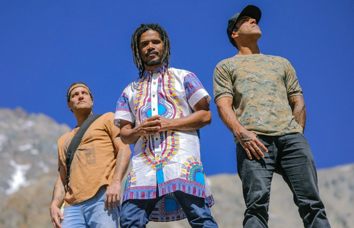 No novo disco, a banda mistura, inclusive, elementos eletrônicos, como na canção Xaxado de Amor. Foto: Carlos Müller/Divulgação/ No novo disco, a banda mistura, inclusive, elementos eletrônicos, como na canção Xaxado de Amor. Foto: Carlos Müller/Divulgação/