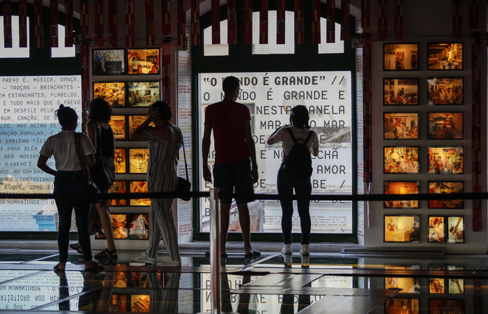 Espaço reúne a história e os encantos da arte do maior dos símbolos pernambucano: o frevo imortalizado. Foto: Paulo Paiva / DP FOTO/