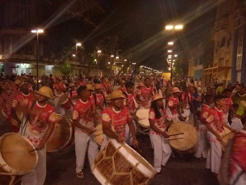 O grupo &eacute; composto por aproximadamente 100 brincantes. Foto: Divulga&ccedil;&atilde;o/