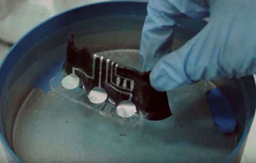 Tecido eletrônico: transferência de circuitos elétricos é desafio. Foto: American Chemical Society/Divulgação