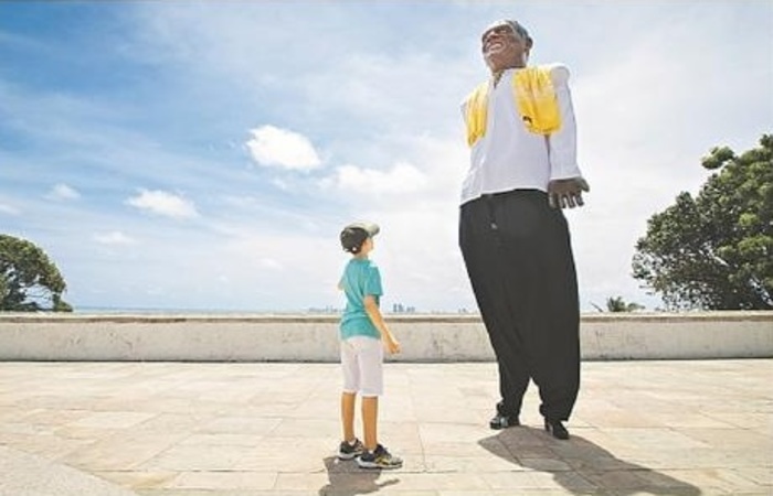 Paulo Lacerda, de Sergipe, teve seu dia de bonequeiro nas ruas da Cidade Alta. Foto: Leo Malafaia/Esp.DP/ Paulo Lacerda, de Sergipe, teve seu dia de bonequeiro nas ruas da Cidade Alta. Foto: Leo Malafaia/Esp.DP/