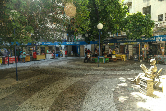 O Largo da Praça do Sebo existe há 37 anos e abriga 19 boxes. Foto: Camila Pifano/Esp. DP./ O Largo da Praça do Sebo existe há 37 anos e abriga 19 boxes. Foto: Camila Pifano/Esp. DP./