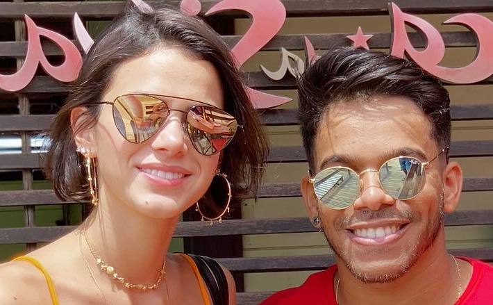 O influencer ao lado de Bruna Marquezine, na Ilha de Fernando de Noronha. Foto: Reprodução/Instagram