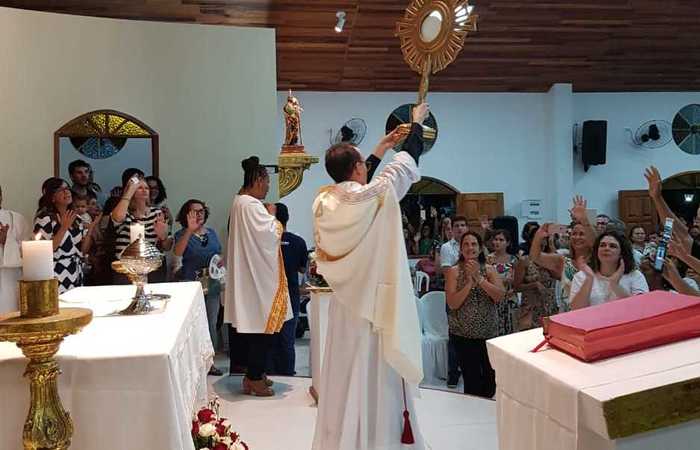 Momento da bênção no fim da celebração. Imagem: Divulgação