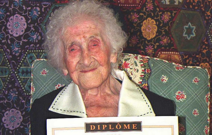 Pesquisadores questionam a idade da mulher mais velha já registrada, que faleceu aos 122 anos. Foto: Georges GOBET / AFP/ Pesquisadores questionam a idade da mulher mais velha já registrada, que faleceu aos 122 anos. Foto: Georges GOBET / AFP/