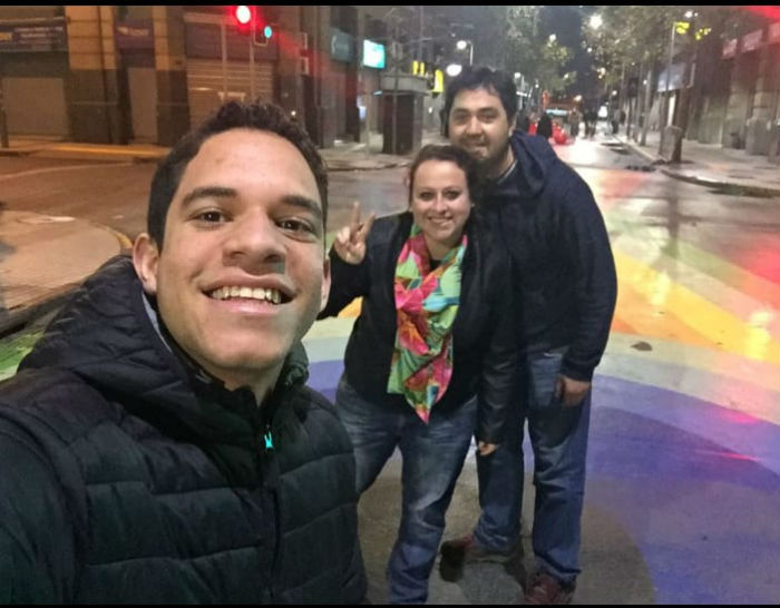 Pernambucano vai viver com casal que o acolheu no Chile durante o intercâmbio. Foto: Arquivo Pessoal./