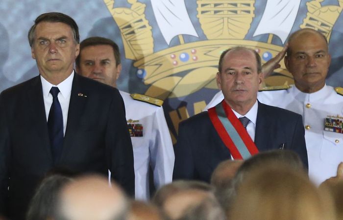 Jair Bolsonaro participa da solenidade de transmissão do Cargo do Comando da Marinha ao Excelentíssimo Senhor Almirante de Esquadra Ilques Barbosa Junior. Foto: José Cruz/Agência Brasil/ Jair Bolsonaro participa da solenidade de transmissão do Cargo do Comando da Marinha ao Excelentíssimo Senhor Almirante de Esquadra Ilques Barbosa Junior. Foto: José Cruz/Agência Brasil/