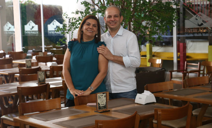 Os irmãos Raimundo e Joana apostaram na ideia de inovar no cardápio com o bode e até hoje é o prato mais vendido da empresa. Foto: Gabriel Melo / Esp. DP/