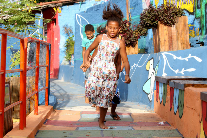 Ao explorar o mundo a partir das brincadeiras, a criança coloca em desenvolvimento habilidades físicas, sociais, emocionais e intelectuais. Foto: Gabriel Melo/Esp.DP./