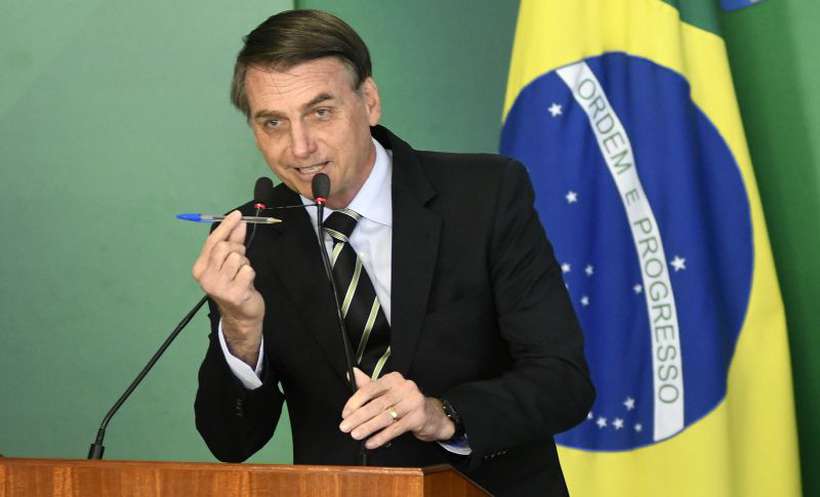 Bolsonaro disse que usou a caneta "como arma" para garantir ao cidadão o direito à legitima defesa. Foto: Ed Alves/CB/D.A Press/ Bolsonaro disse que usou a caneta "como arma" para garantir ao cidadão o direito à legitima defesa. Foto: Ed Alves/CB/D.A Press/