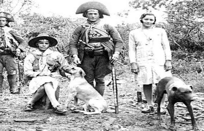 Lampião e o irmão Antônio chegam à Bahia para se incorporar ao Batalhão Patriótico do Juazeiro. Fotos: Lauro Cabral de Oliveira/Divulgação/ Lampião e o irmão Antônio chegam à Bahia para se incorporar ao Batalhão Patriótico do Juazeiro. Fotos: Lauro Cabral de Oliveira/Divulgação/