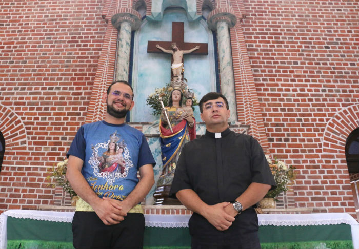 Os padres Charles Araújo (esq.) e Adriano Chagas serão párocos de Nossa Senhora dos Prazeres e de Santa Isabel Rainha de Portugal, respectivamente. Foto: Gabriel Melo/Esp.DP./ Os padres Charles Araújo (esq.) e Adriano Chagas serão párocos de Nossa Senhora dos Prazeres e de Santa Isabel Rainha de Portugal, respectivamente. Foto: Gabriel Melo/Esp.DP./