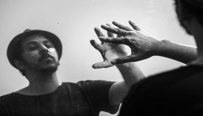 Oscilando é a quinta faixa do álbum Suspenso, lançado em 2018. Foto: Danilo Galvão/Divulgação