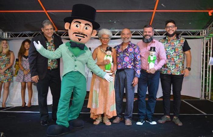 Homenageados pelo Calunguinha no prêmio Gigante Cultural. Foto: WhatsApp/Cortesia