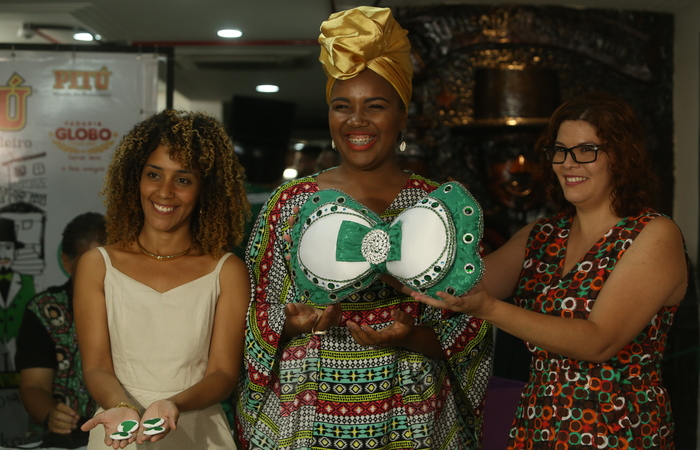 As estilistas Maria Alice, Jéssica Silva e Rafaela Cristina irão entregar a roupa do calunga no evento. Foto: Camila Pifano/Esp.DP