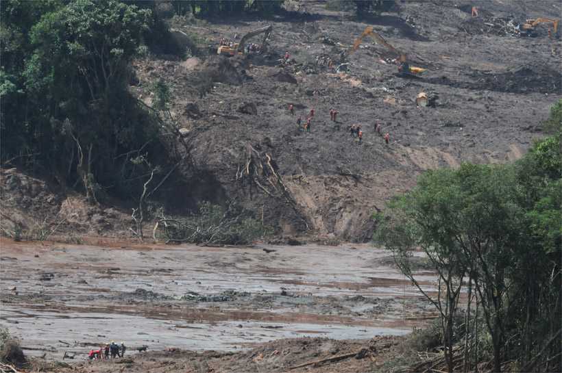 Dimensão das equipes em meio ao mar de destruição mostra as proporções da catástrofe. Número de corpos recuperados chegou ontem a 110. Foto: Túlio Santos/EM/DA Press/ Dimensão das equipes em meio ao mar de destruição mostra as proporções da catástrofe. Número de corpos recuperados chegou ontem a 110. Foto: Túlio Santos/EM/DA Press/