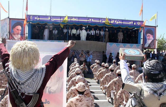 Soldados do exército iraniano marcham durante parada militar em Teerã, em 2015, que marca o aniversário da guerra de 1980 com o Iraque. Foto: Iran Military/Fotos Públicas/