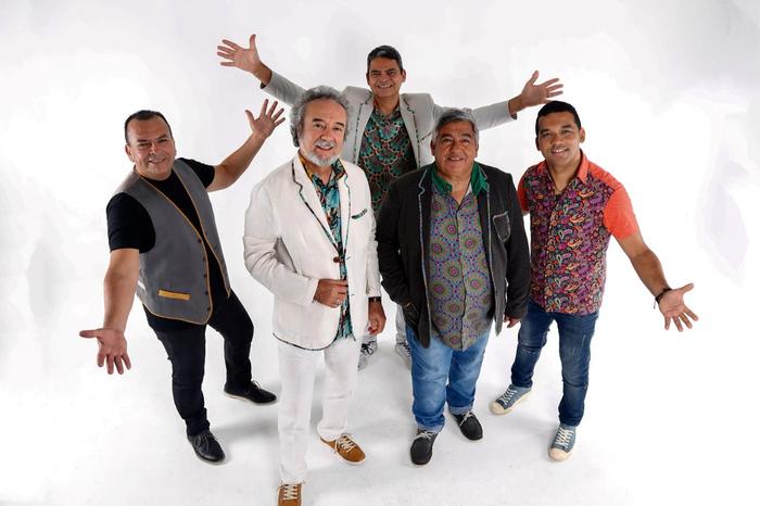 O grupo é formado por Marcelo Melo (voz e violão), Ciano Alves (flauta e violão), Roberto Medeiros (bateria e voz), Dudu Alves (teclado e voz) e Sandro Lins (baixo)./ O grupo é formado por Marcelo Melo (voz e violão), Ciano Alves (flauta e violão), Roberto Medeiros (bateria e voz), Dudu Alves (teclado e voz) e Sandro Lins (baixo)./