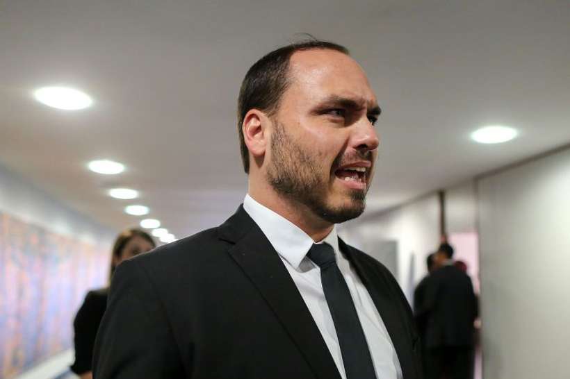 Carlos Bolsonaro protagoniza a primeira grande crise da gestão do pai. Foto: Sergio Lima/AFP