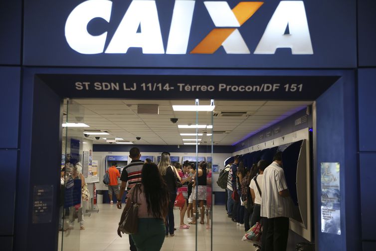 Abono salarial do PIS come&ccedil;a a ser pago esta semana a trabalhadores da iniciativa privada nascidos em mar&ccedil;o e abril. Cr&eacute;dito em conta para correntistas da Caixa ser&aacute; feito amanh&atilde;. Foto: Jos&eacute; Cruz/Ag&ecirc;ncia Brasil/