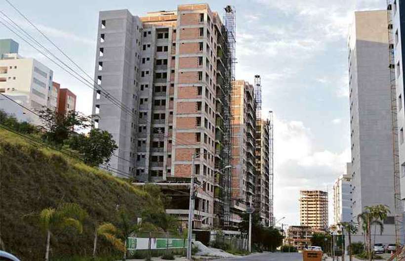 De acordo com a Abecip, juros menores e a confian&ccedil;a dos consumidores s&atilde;o alguns dos fatores que explicam a retomada do setor no ano passado. Foto: Juarez Rodrigues/Estado de Minas/