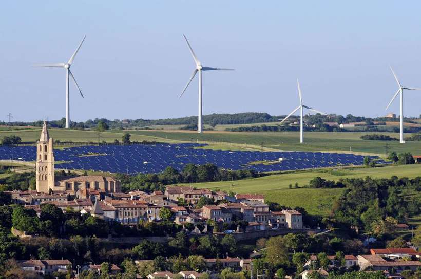 Captação de energia eólica na França, um dos países que mais lançam CO2: acordo firmado em 2015 prevê aumento da temperatura em até 2ºC. Foto: Remy Gabalda/AFP/ Captação de energia eólica na França, um dos países que mais lançam CO2: acordo firmado em 2015 prevê aumento da temperatura em até 2ºC. Foto: Remy Gabalda/AFP/