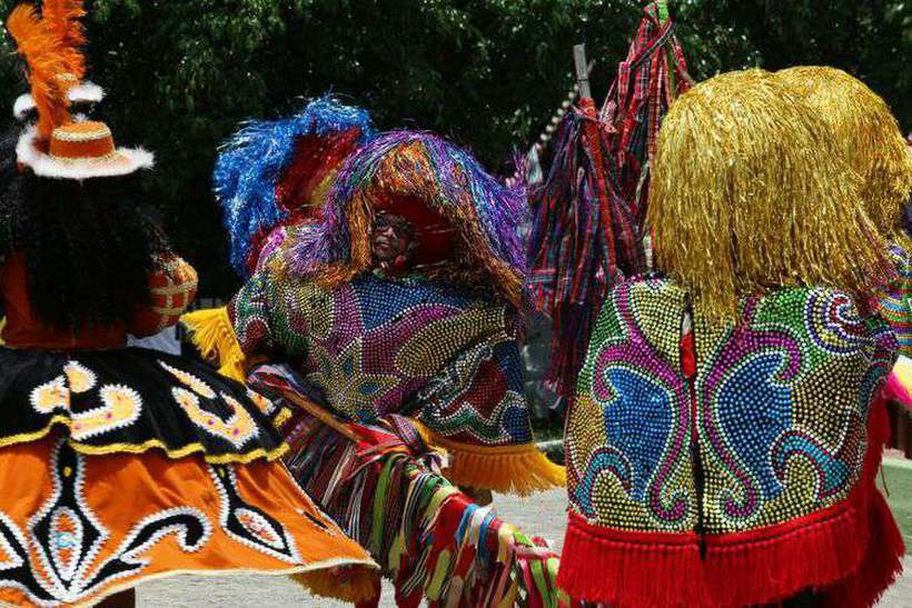Apresentação de Maracatu em Nazaré da Mata, na Mata Norte de Pernambuco. Foto: Guga Matos/SeturPE