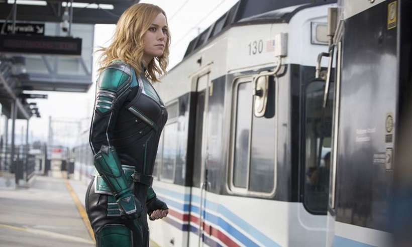 Dona de um passado bem fragmentado, a hero&iacute;na Capit&atilde; Marvel (Brie Larson) joga traumas e d&uacute;vidas para o alto quando entra em a&ccedil;&atilde;o. Foto: Marvel Studios/Divulga&ccedil;&atilde;o/