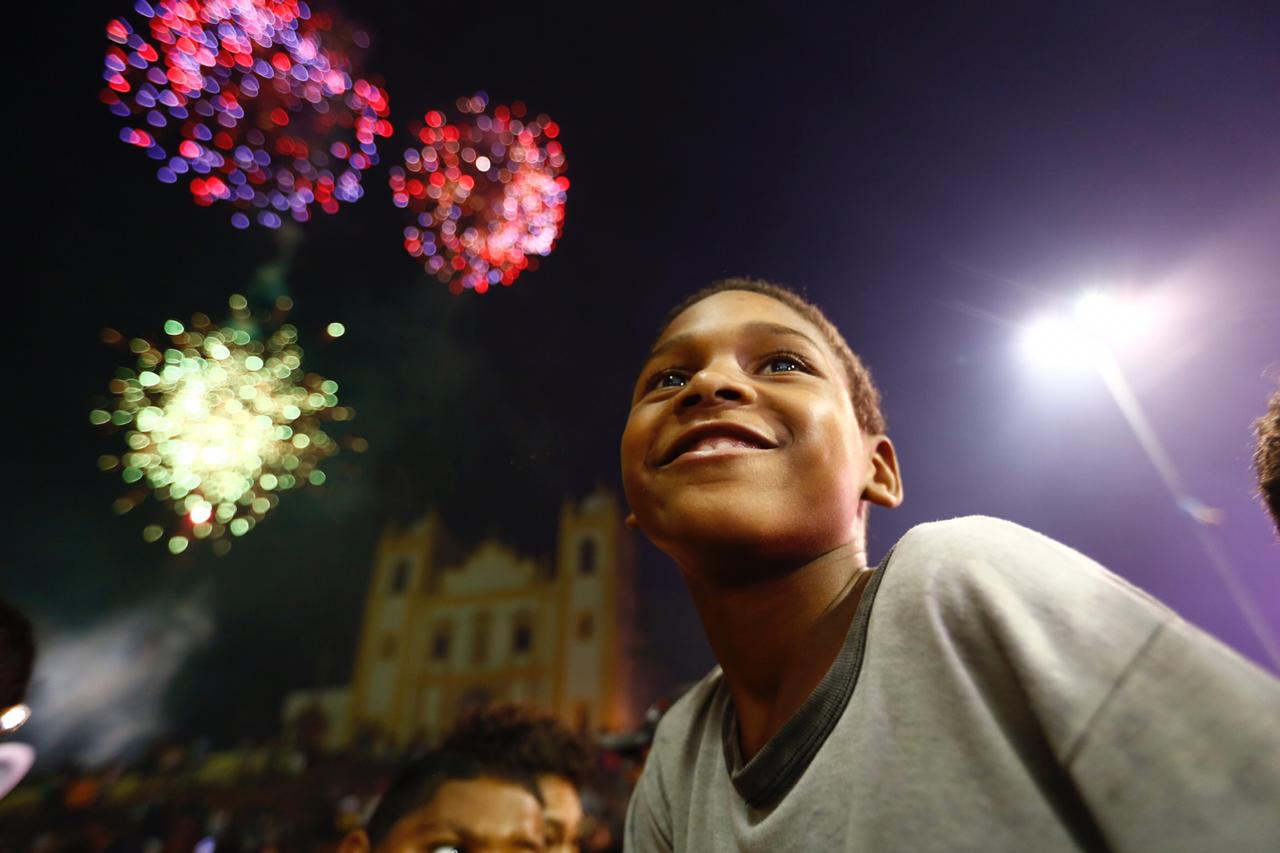 Queima de fogos marcou o auge da celebração, por volta das 19h15. Foto: Paulo Paiva/DP./ Queima de fogos marcou o auge da celebração, por volta das 19h15. Foto: Paulo Paiva/DP./