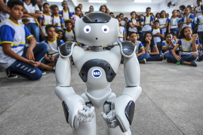 Rede municipal do Recife é a única da América Latina a contar com a nova versão do robô NAO. Foto: Paulo Paiva/DP./ Rede municipal do Recife é a única da América Latina a contar com a nova versão do robô NAO. Foto: Paulo Paiva/DP./